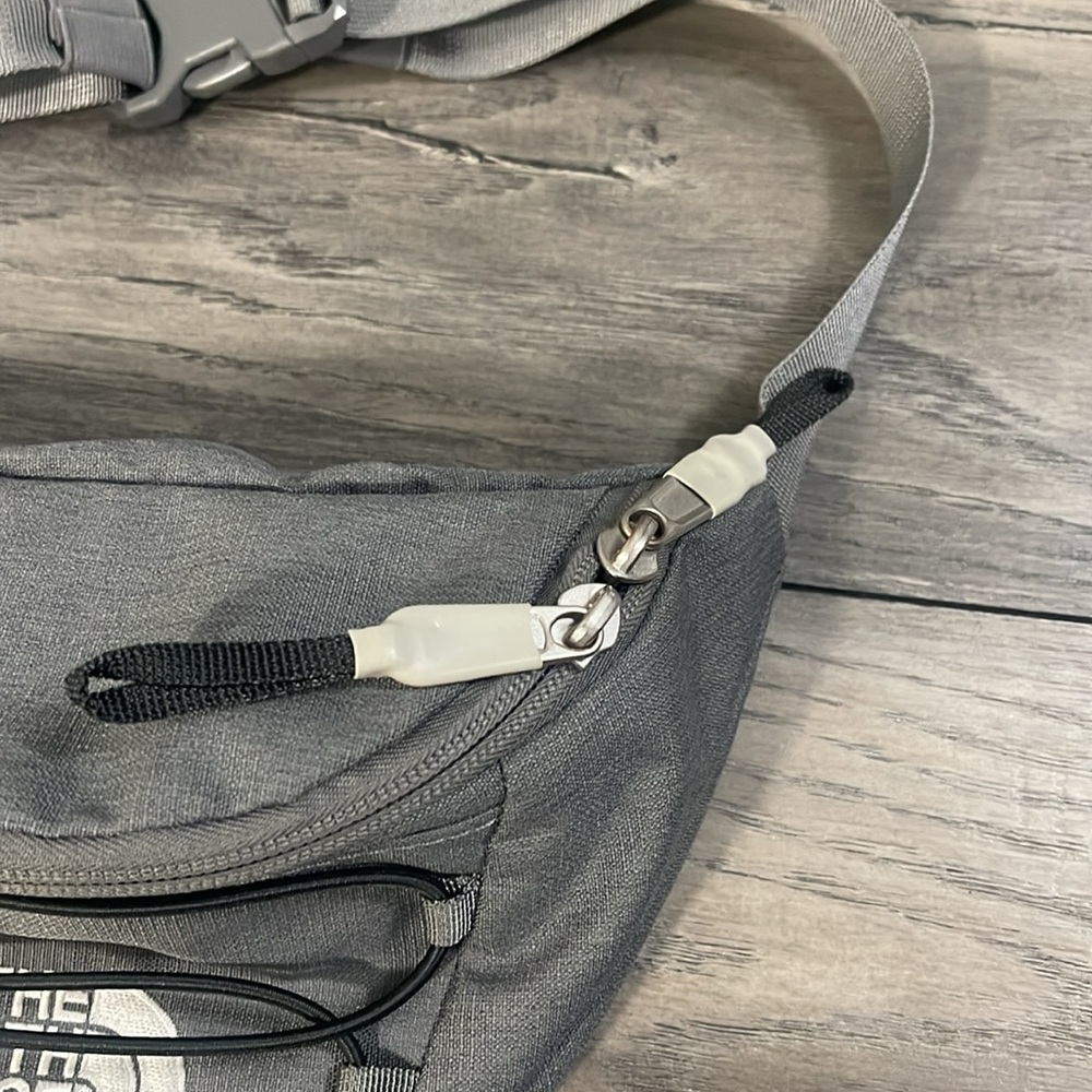 The North Face Waist bag 
Great condition 
Good quality - Picture 4 of 6